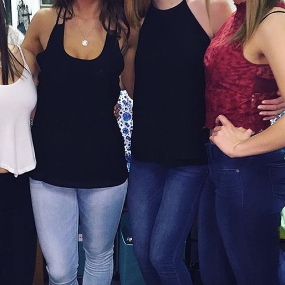 Black cutout tank top - Picture 3 of 4